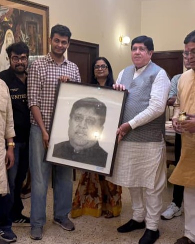 Shri Dileep Sanghani Ji — Portrait in Thread, photo 2